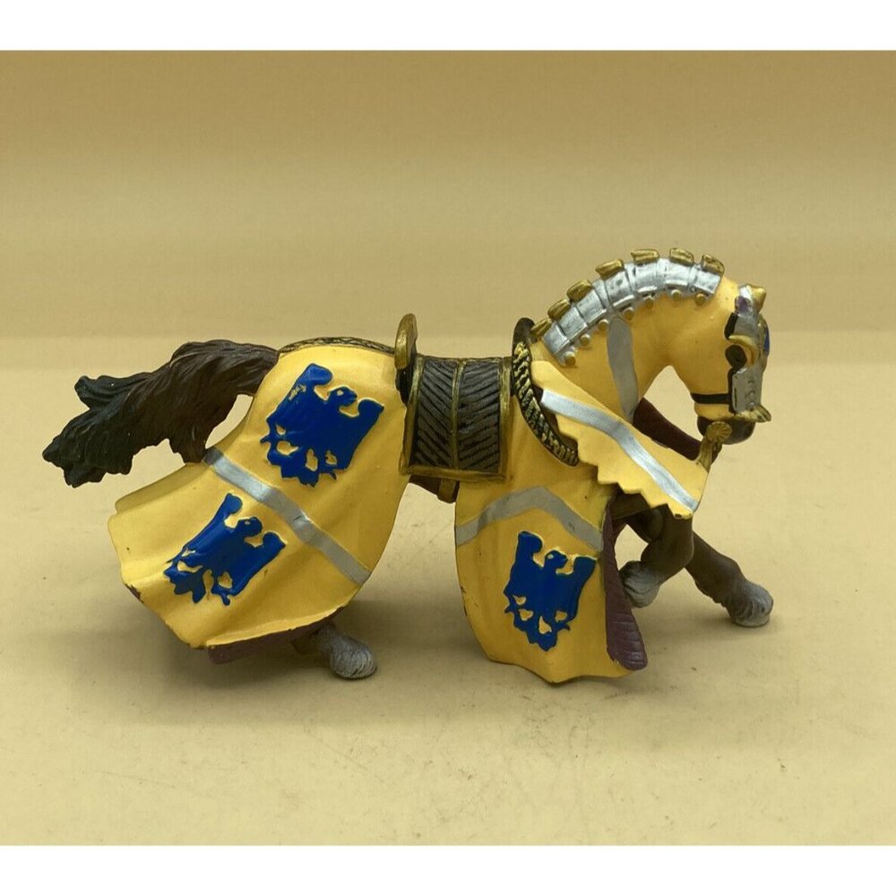 Papo 2011 Horse of Blue Knight Godefroy Tournament 39766 Yellow Blue